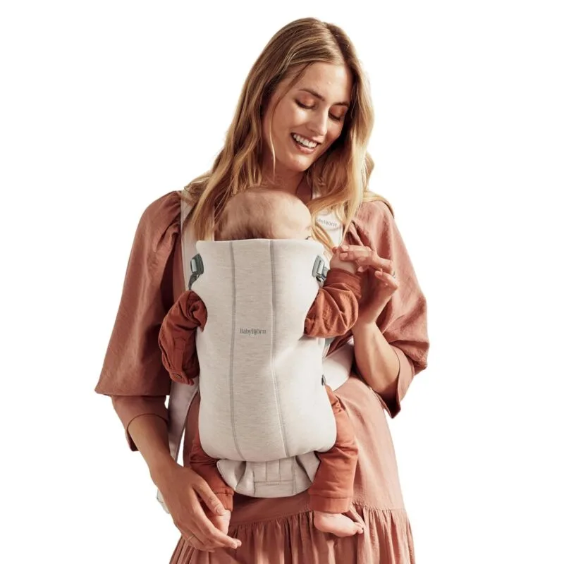 BabyBjörn Baby Carrier Mini Light Beige 3D Jersey | Infant Carrier 7-24 lbs Ergonomic Easy-to-Use BabyBjörn Baby Carrier Mini, Light Beige, 3D Jersey | Infant Carrier (7-24 lbs), Ergonomic, Easy-to-Use